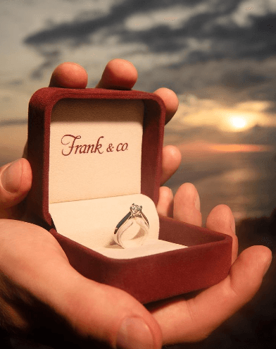 5 Keuntungan Menyelenggarakan Intimate Wedding dan Tips Memilih Cincin Nikah Eksklusif