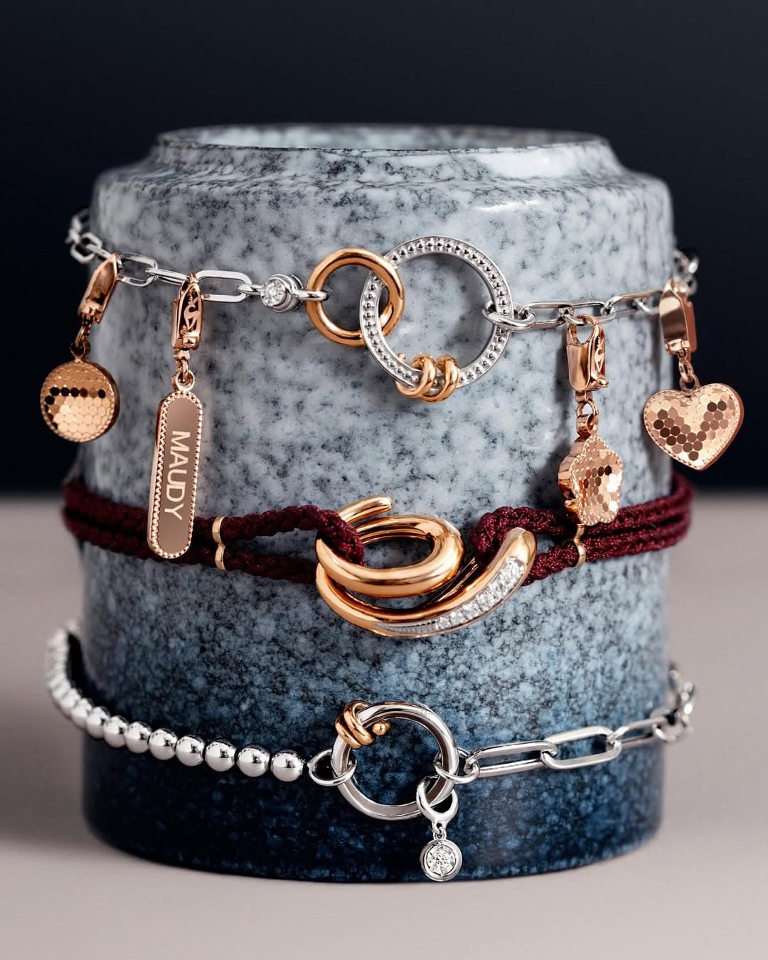 Ukir Nama yang Spesial di Hati Pada Charm Gelang Berlian Ini