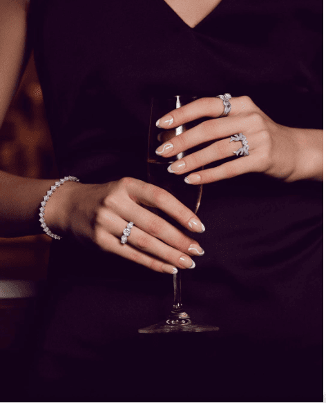 Bagaimana Perhiasan Berlian Telah Menjadi Simbol Status Sosial dalam Masyarakat?