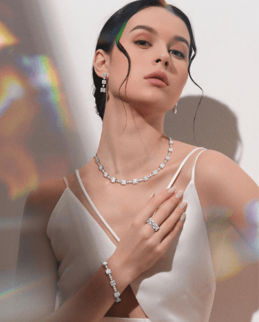 Frank Fire Diamond Earrings: Sepasang Kilau Indah Penyempurna Penampilan