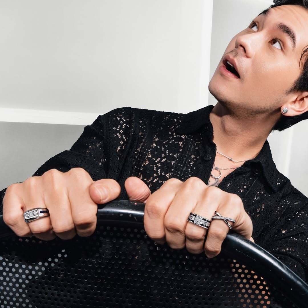 Selain ke Pesta, Ini Dia 5 Momen Sempurna untuk Tampil Bold Memakai Cincin Pria