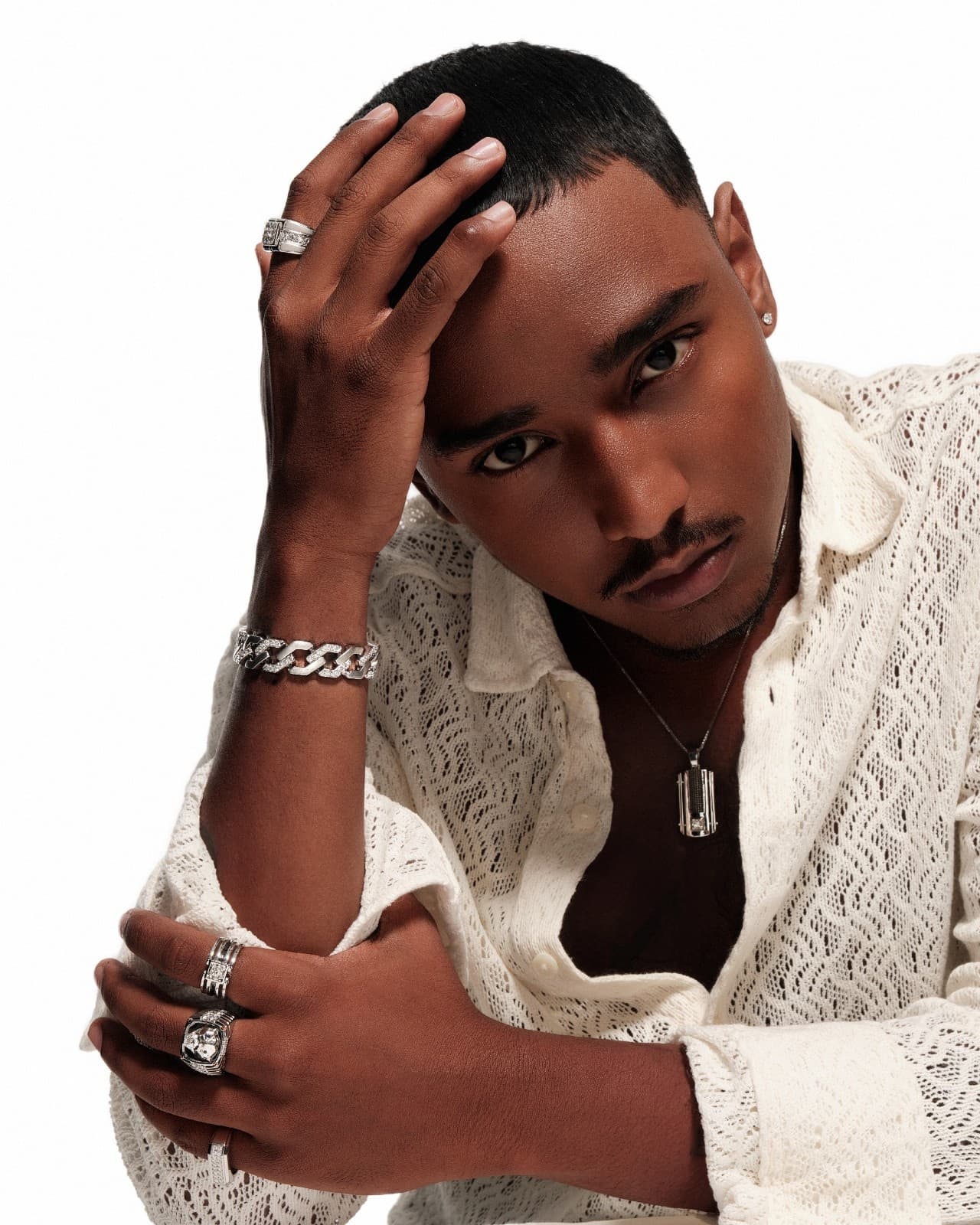 Kenakan Kalung Pria Ini agar Matching dengan Outfit Apapun untuk Tampilan Barumu!