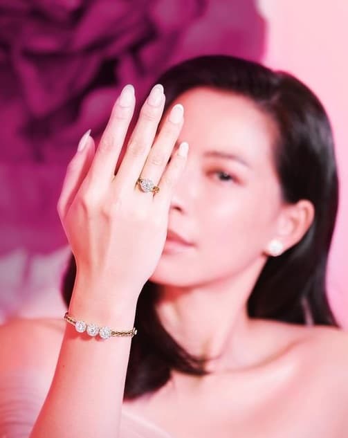 Rekomendasi Cincin Emas Simple Berhiaskan Berlian Model Terbaru 2023