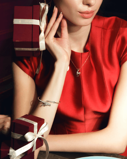 Pilihan Hadiah Terbaik untuk Liburan: Kemewahan Dalam Sentuhan Emas dan Berlian