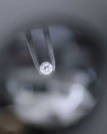 Perbedaan dan Keunikan Natural Diamond vs Lab Grown Diamond