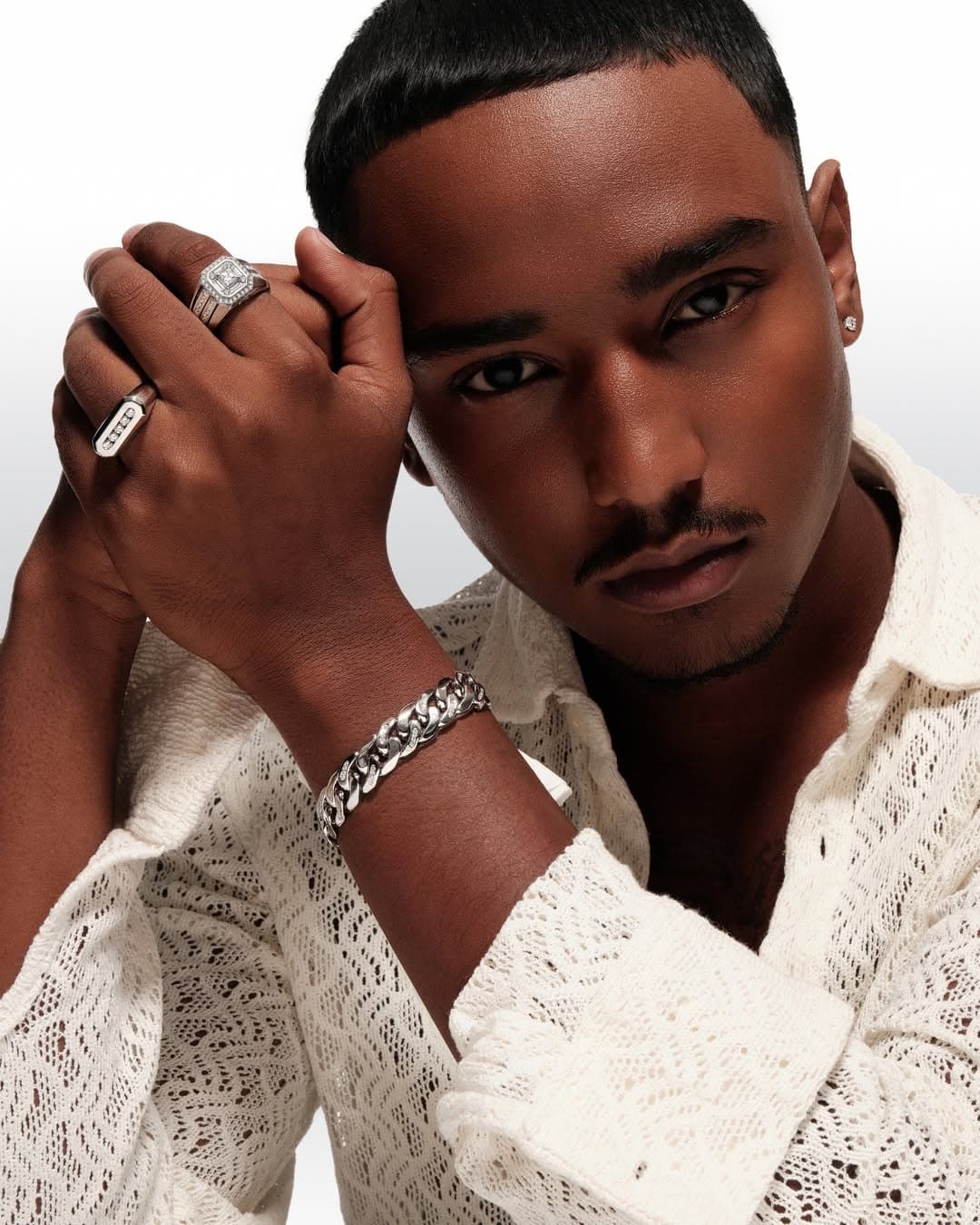 Bagaimana Cara Styling Bracelet For Men Agar Para Pria Tampil Lebih Percaya Diri