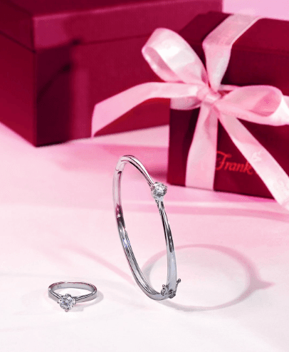 4 Rekomendasi Hadiah Pernikahan yang Memikat Hati Penerimanya