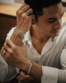 Tren Men’s Jewellery 2024, Siap Tampil Makin Gaya dan Maskulin dengan Perhiasan!