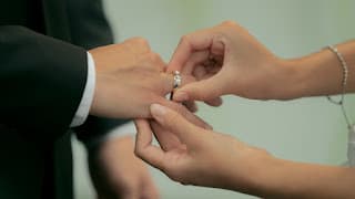 Cincin Kawin, di Tangan Kanan atau Tangan Kiri?