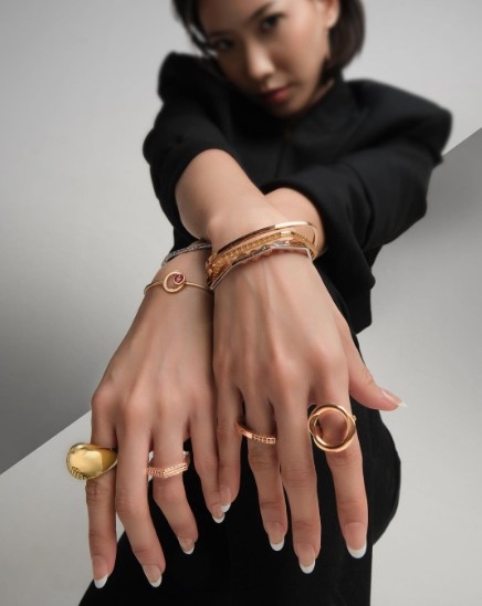 Inspirasi OOTD dengan Perhiasan Emas untuk Tampilan yang Mewah