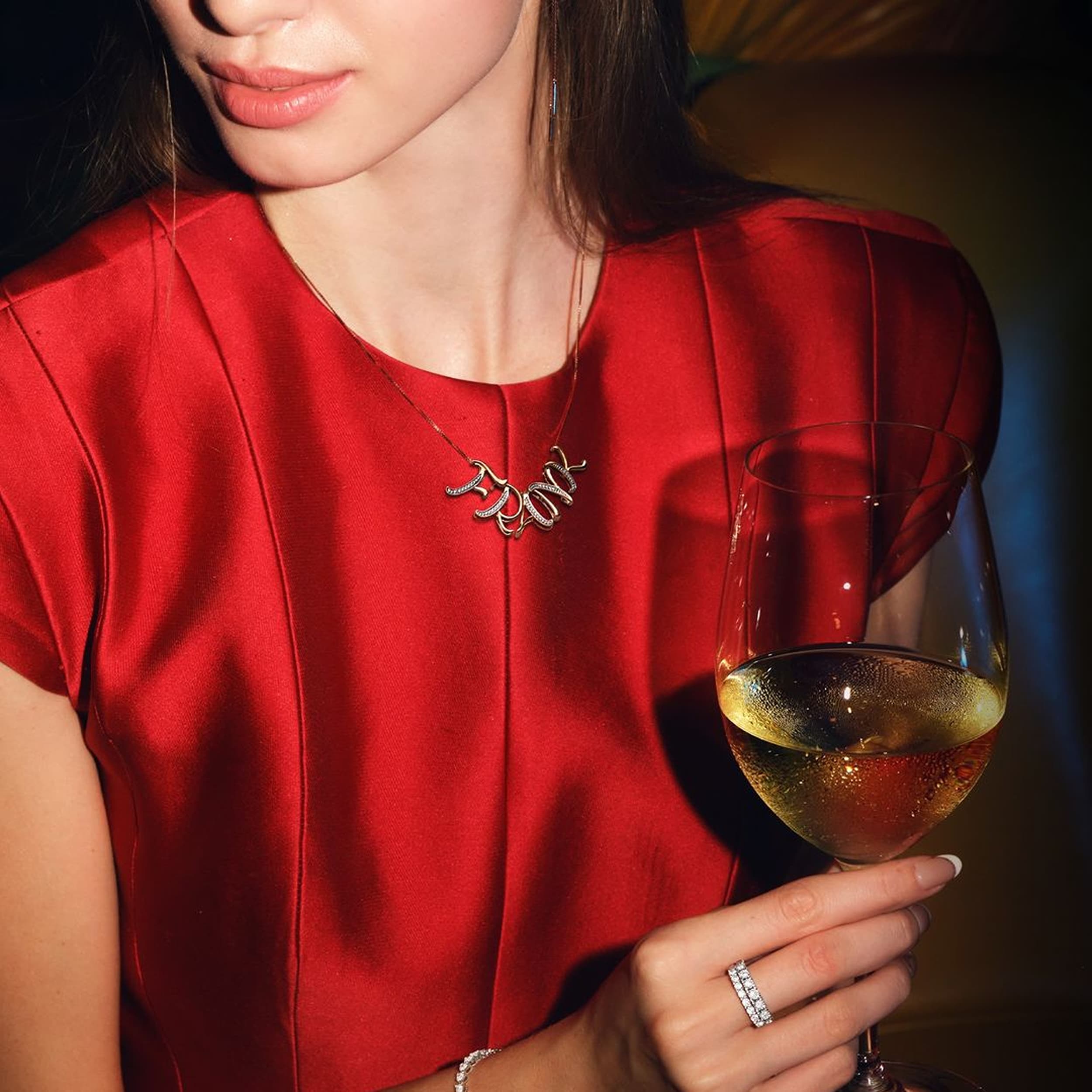 Perhiasan Emas untuk Natal, Kilauan Sempurna di Tengah Perayaan