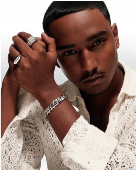 8 Ide Kado untuk Pasangan Pria yang Romantis dan Berkesan